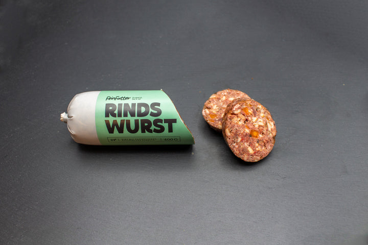 Rind mit Haferflocken, Zucchini und Karotte – angeschnitten mit Etikett